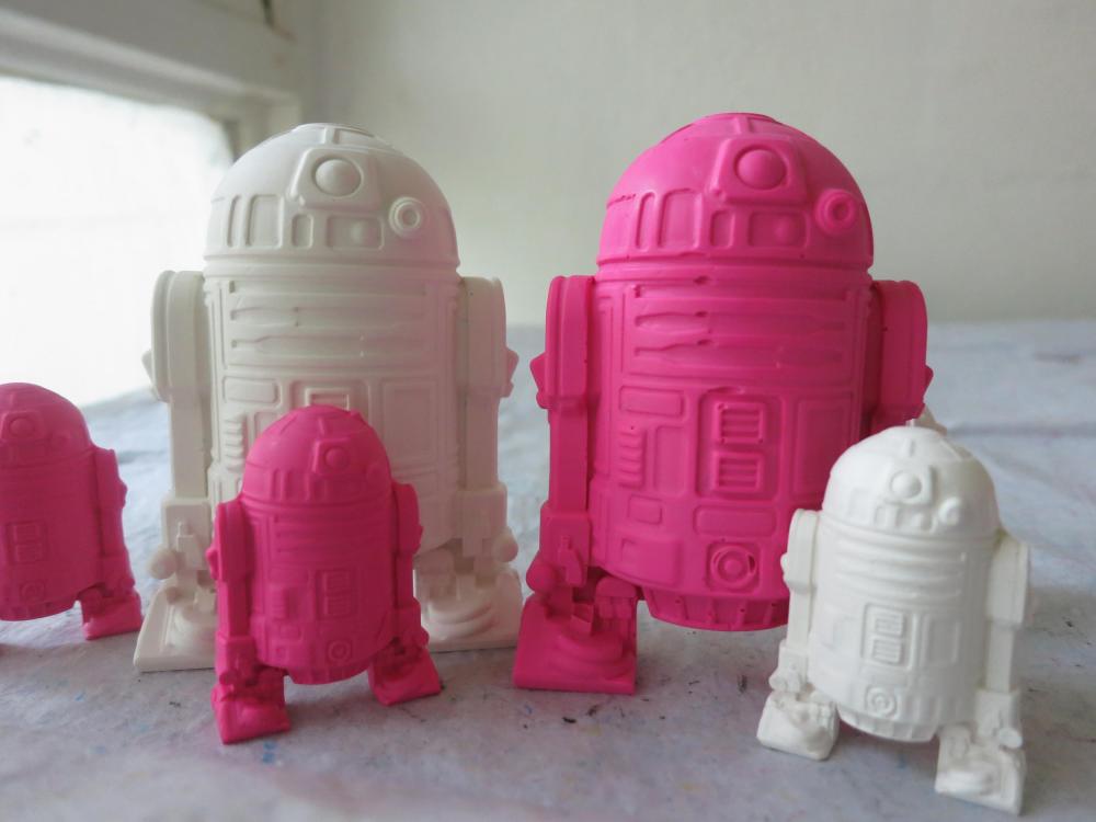 Large And Mini R2d2 Crayon Set Of 8 In Pink And White